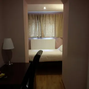 https://eu-guesthouse.brusselshotelsbook.com